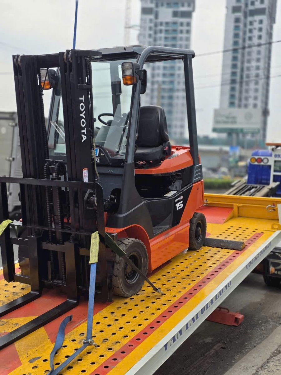 Xe Nâng 24/7: Cách Vận Hành Bền Bỉ, Giảm Chi Phí & Tăng Hiệu Suất